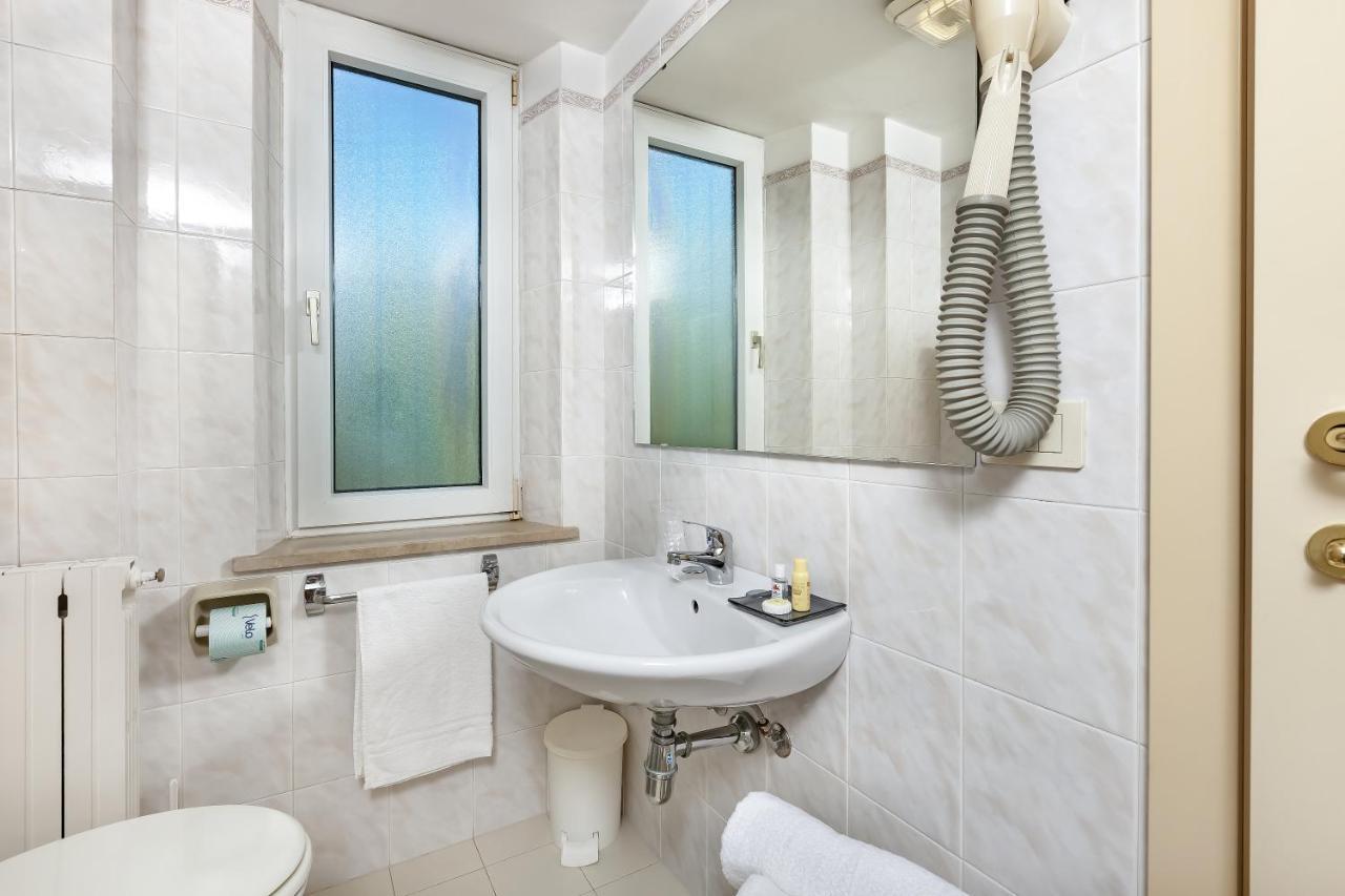 Ariminum Hotel ريميني المظهر الخارجي الصورة